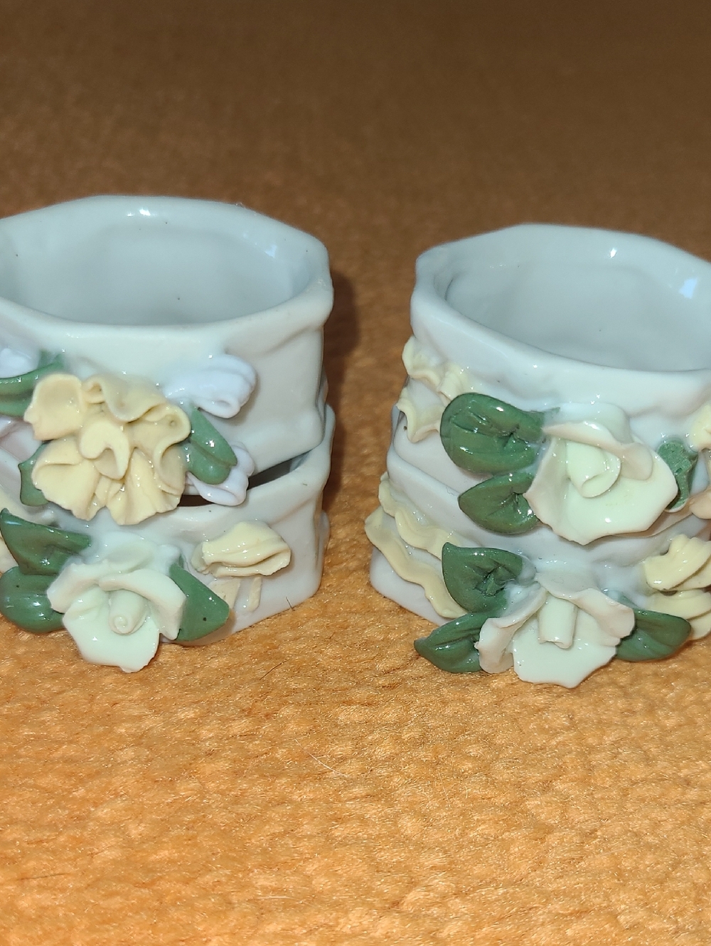 Capodemonte Style Flower Napkin Rings - Picture 1 of 8